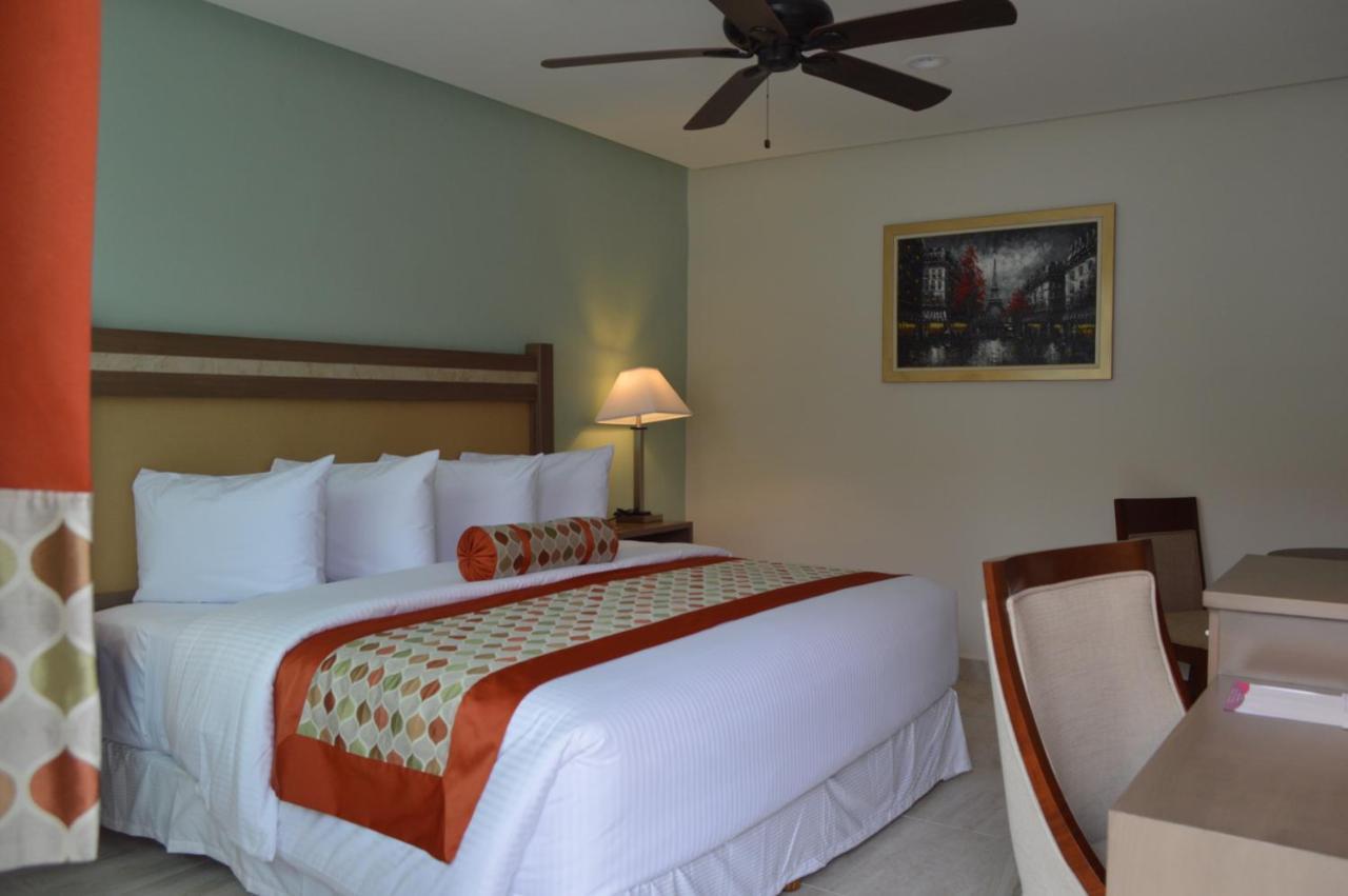 Hotel Villa Magna Poza Rica Экстерьер фото